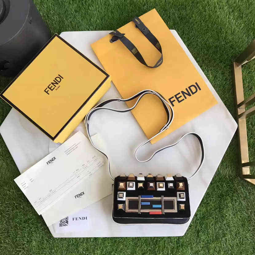  芬迪FENDI 758 马驹皮包盖 金字塔饰钉 时装小牛皮迷你手袋斜挎包
