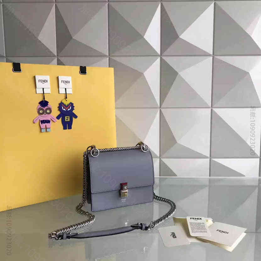 2017年早春新款 芬迪FENDI 8M0381 KANI小牛皮迷你手袋肩背...