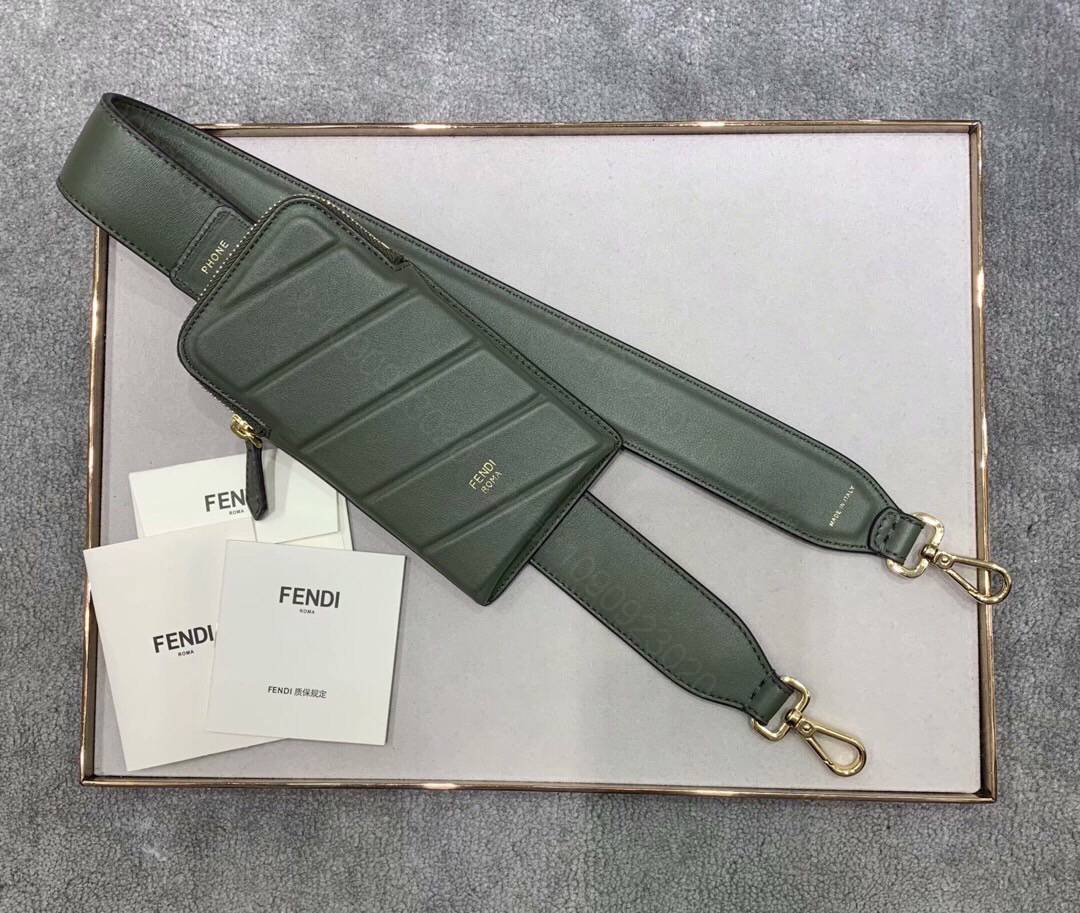 FENDI芬迪牛皮个性化手机套902