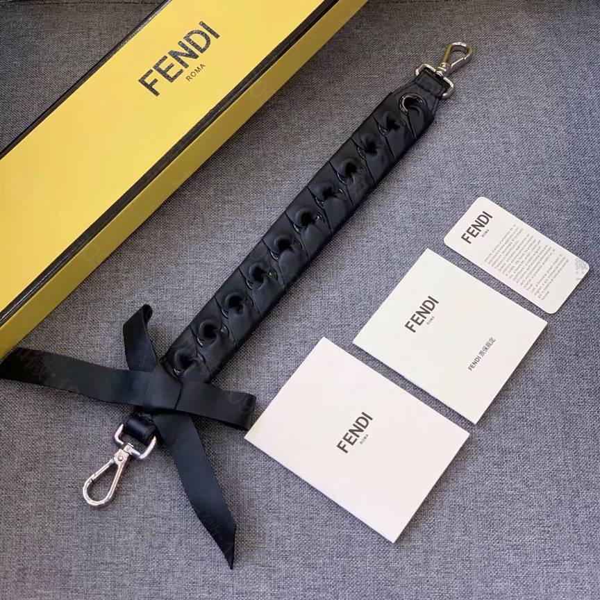 FENDI芬迪牛皮蝴蝶结编织手提带891