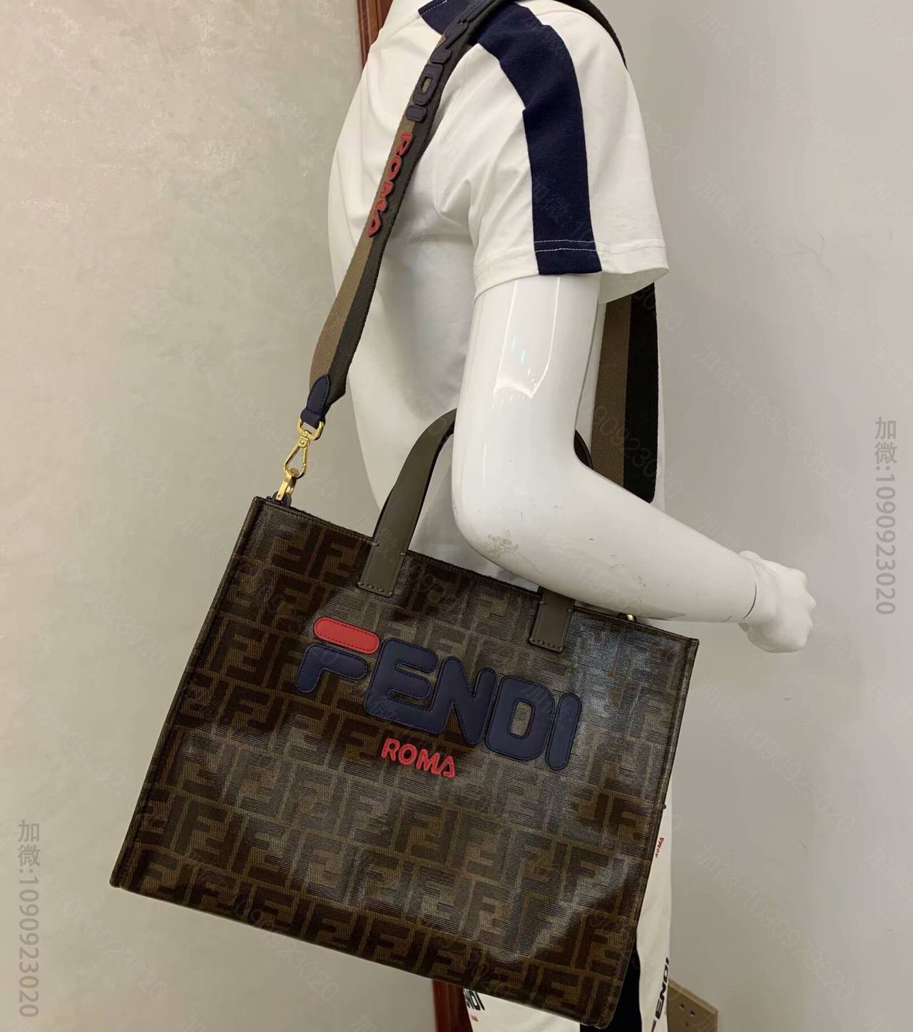 FENDI芬迪Ｆ字样立体Logo皮块拼接图案购物袋8258S