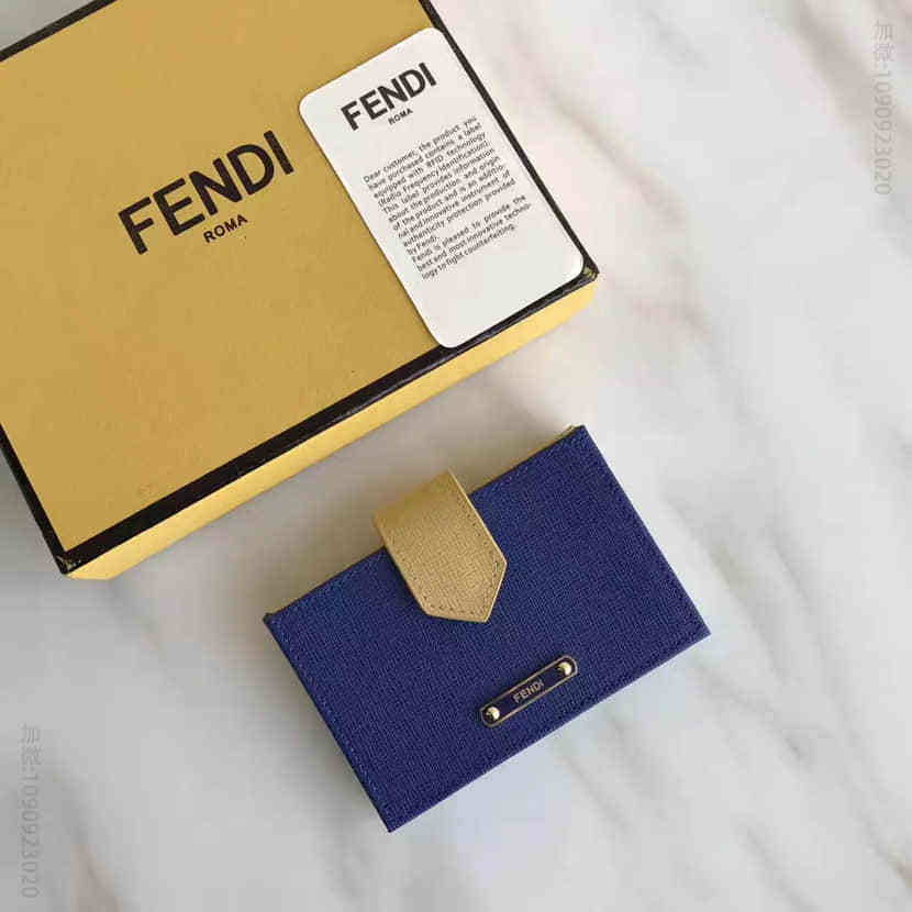 芬迪FENDI 0301掌纹牛皮 金属LOGO 拼色卡片夹