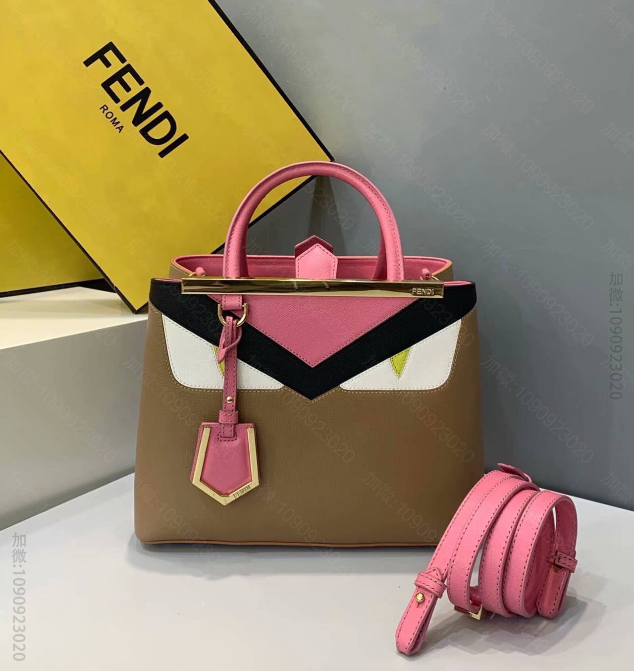 FENDI芬迪BAG BUGS风格眼睛图案精美小牛皮手提包220S-A