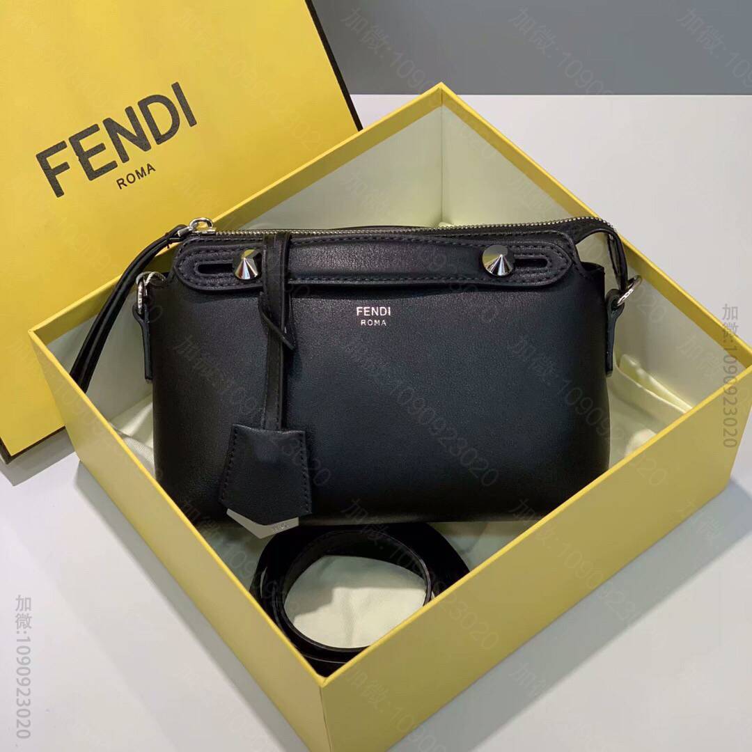 FENDI芬迪双提手柔软小牛皮波士顿手提包149