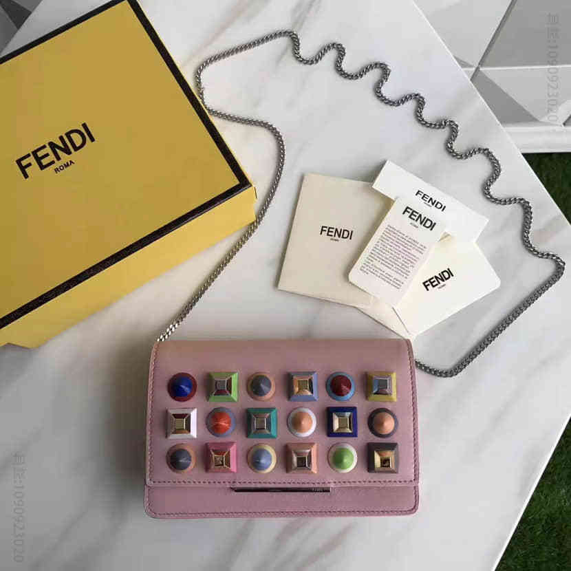 芬迪FENDI 3346 锥形金字塔有机玻璃钉 小牛皮 链条包