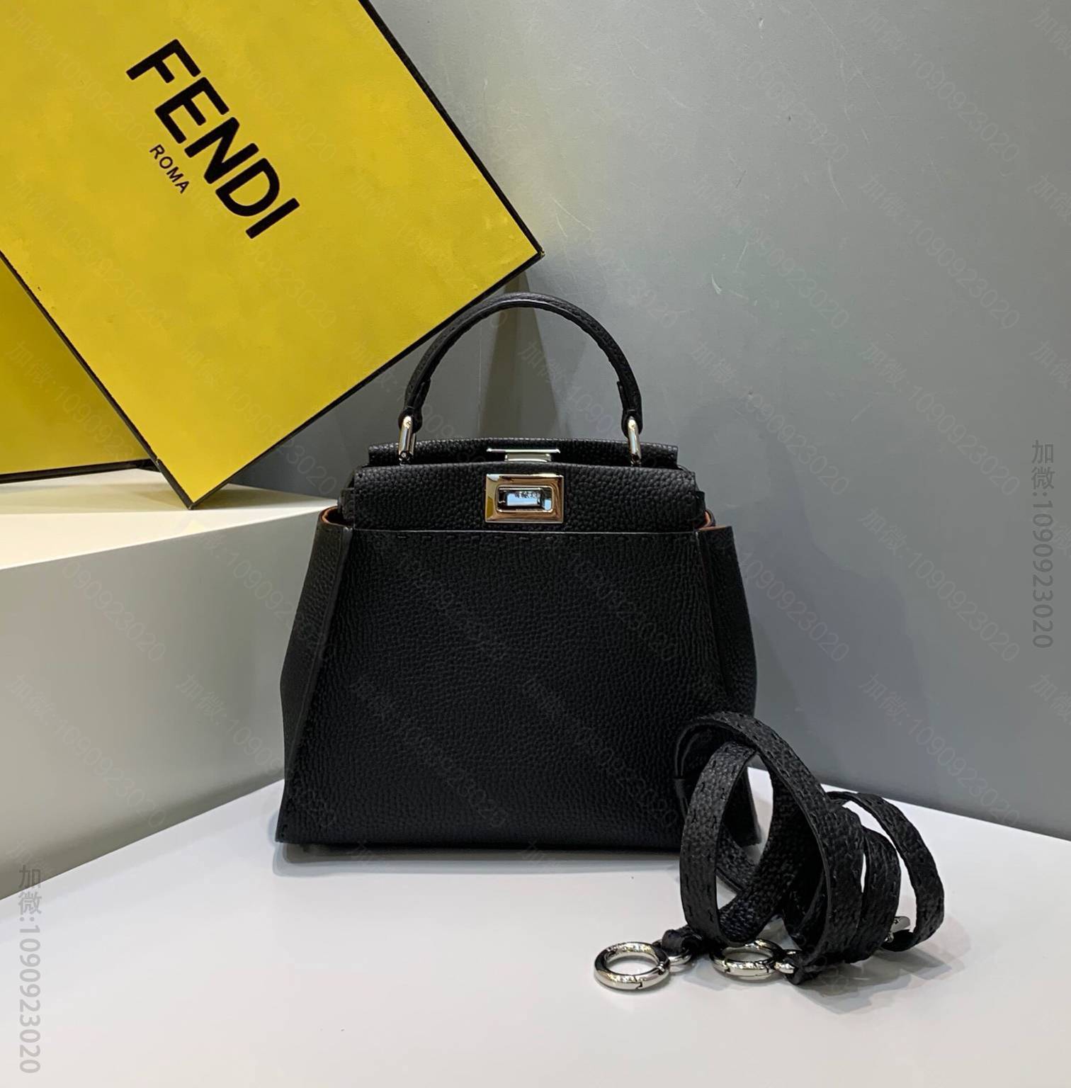 FENDI芬迪罗马皮全手工缝制PEEKABOO手袋2590F