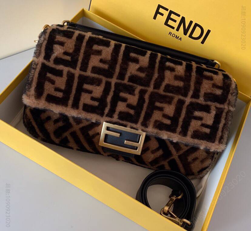 FENDI芬迪磁扣+翻盖设计2023秋冬主推款baguette手袋0192