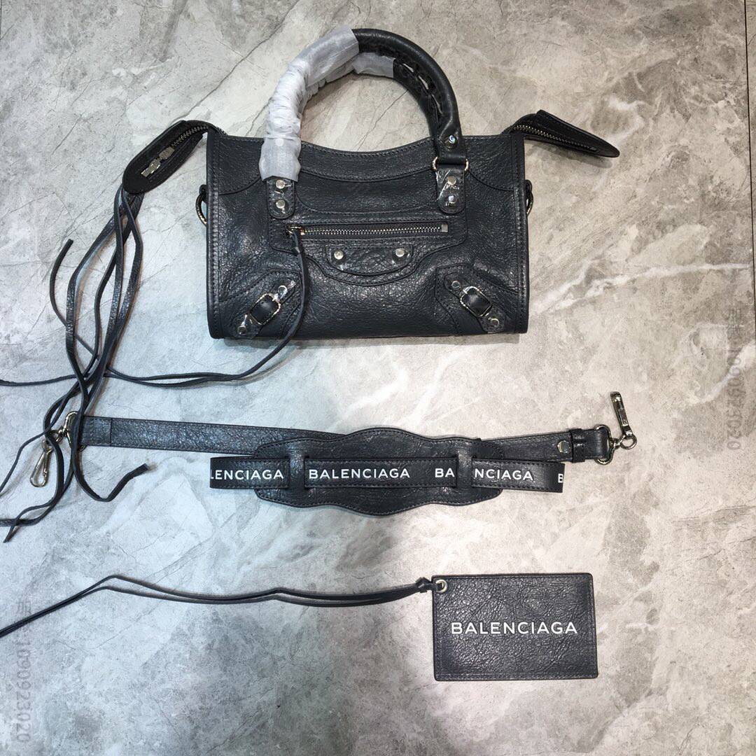 Balenciaga巴黎世家爆裂纹羊皮机车包084228
