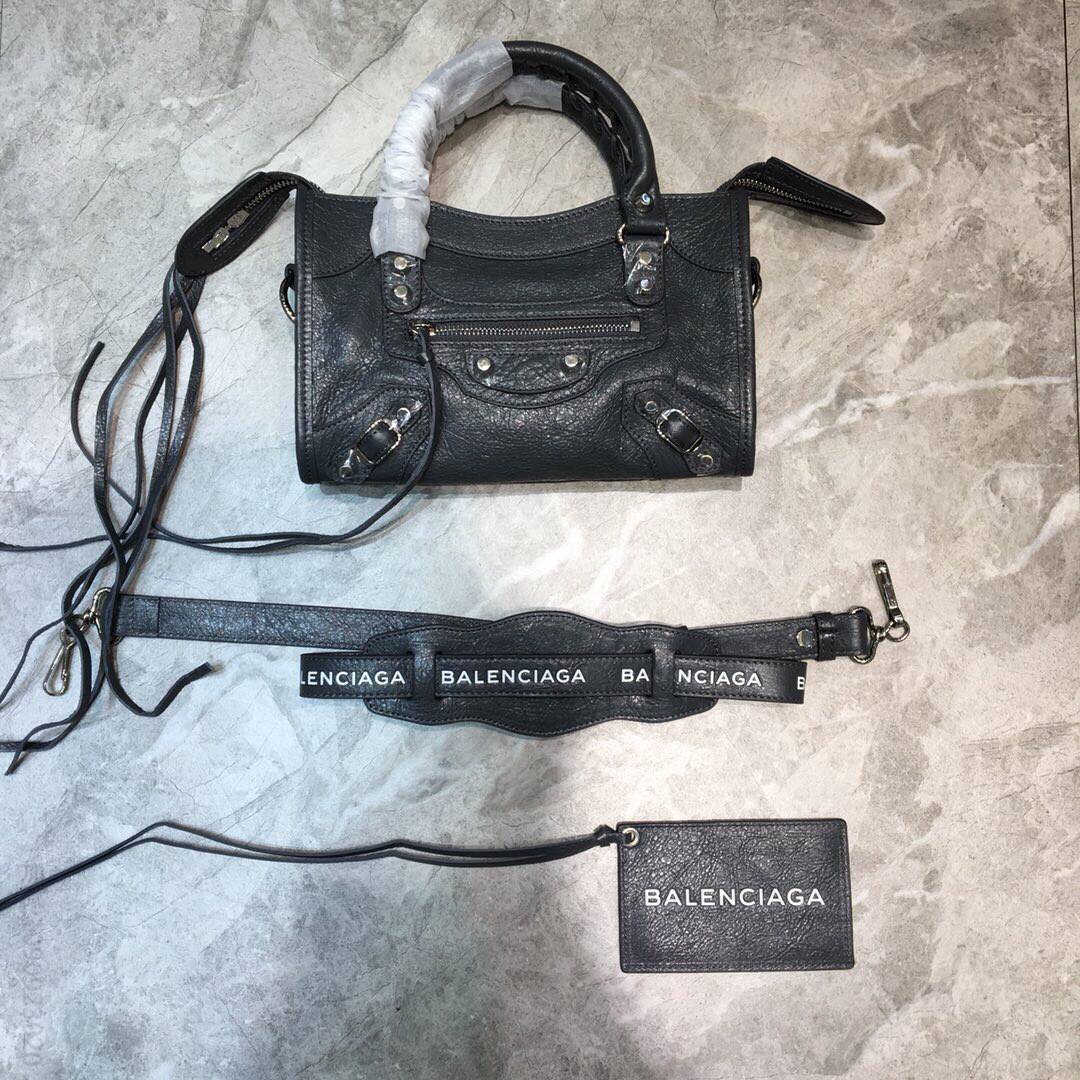 Balenciaga巴黎世家爆裂纹羊皮机车包084228