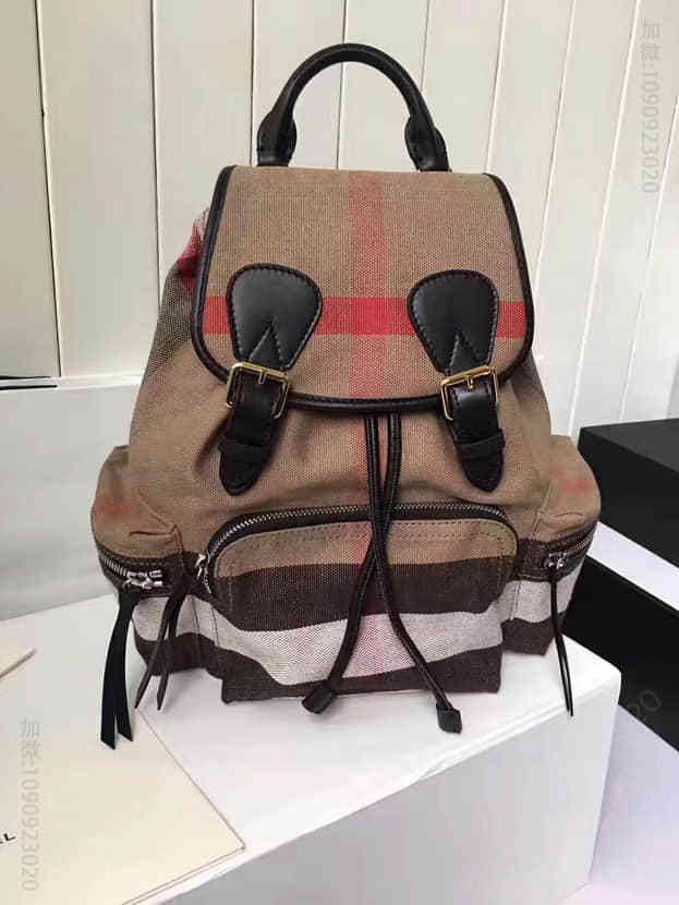 Burberry 博柏利The Rucksack - 中号 Canvas 格纹拼皮革军旅背包