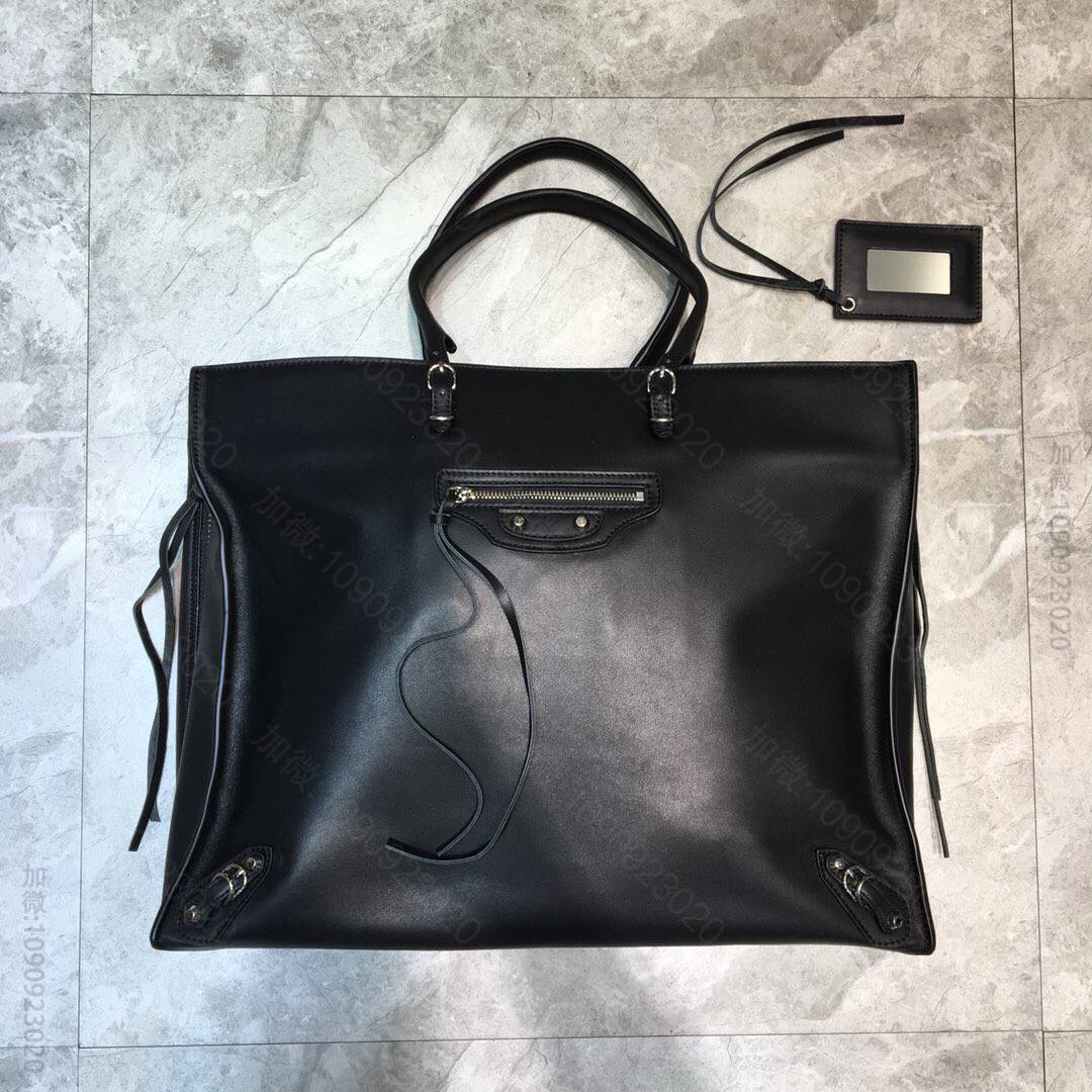 Balenciaga巴黎世家原版胎牛皮蝙蝠包255411