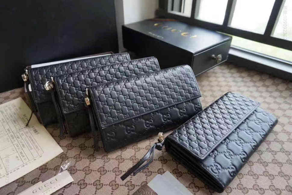 Gucci古驰 323396 双G压纹 长款按扣钱包