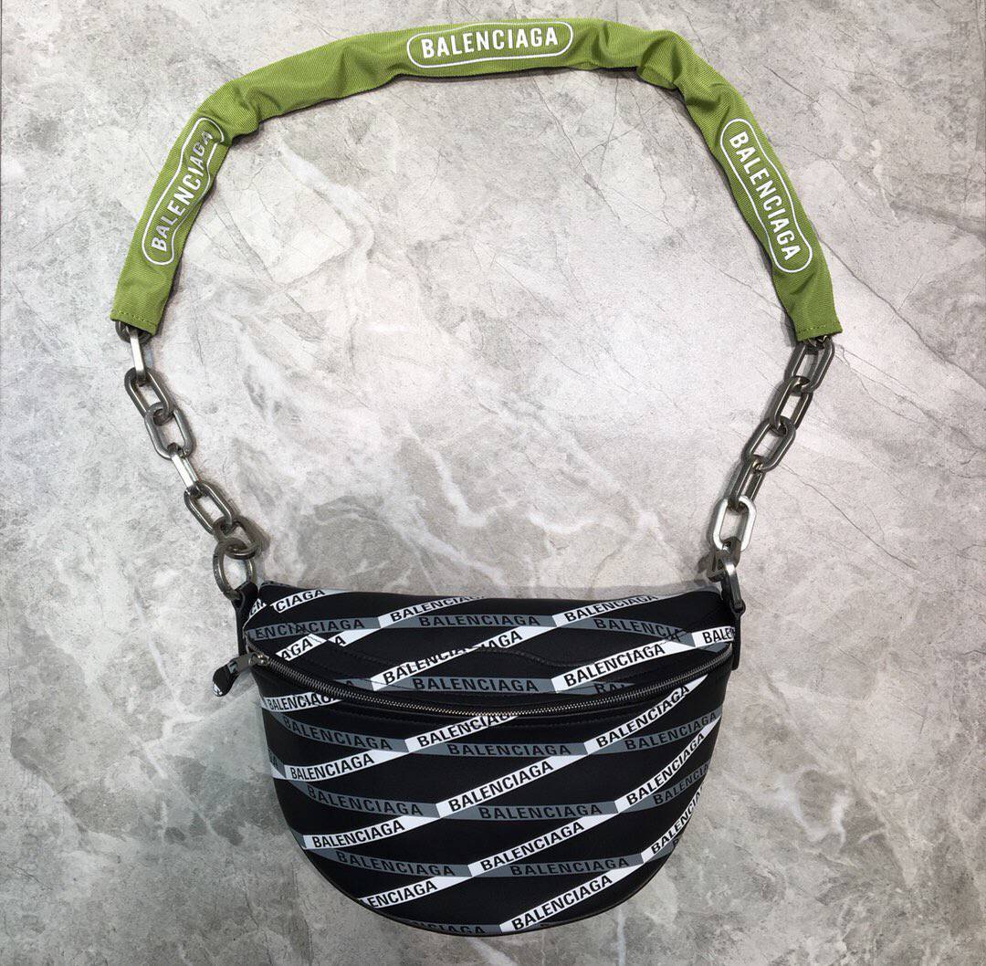 Balenciaga巴黎世家斜logo半月型腰包180602