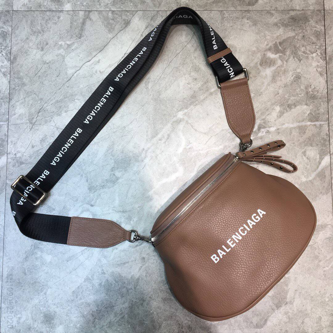 巴黎世家 Balenciaga啡色斜挎包181012
