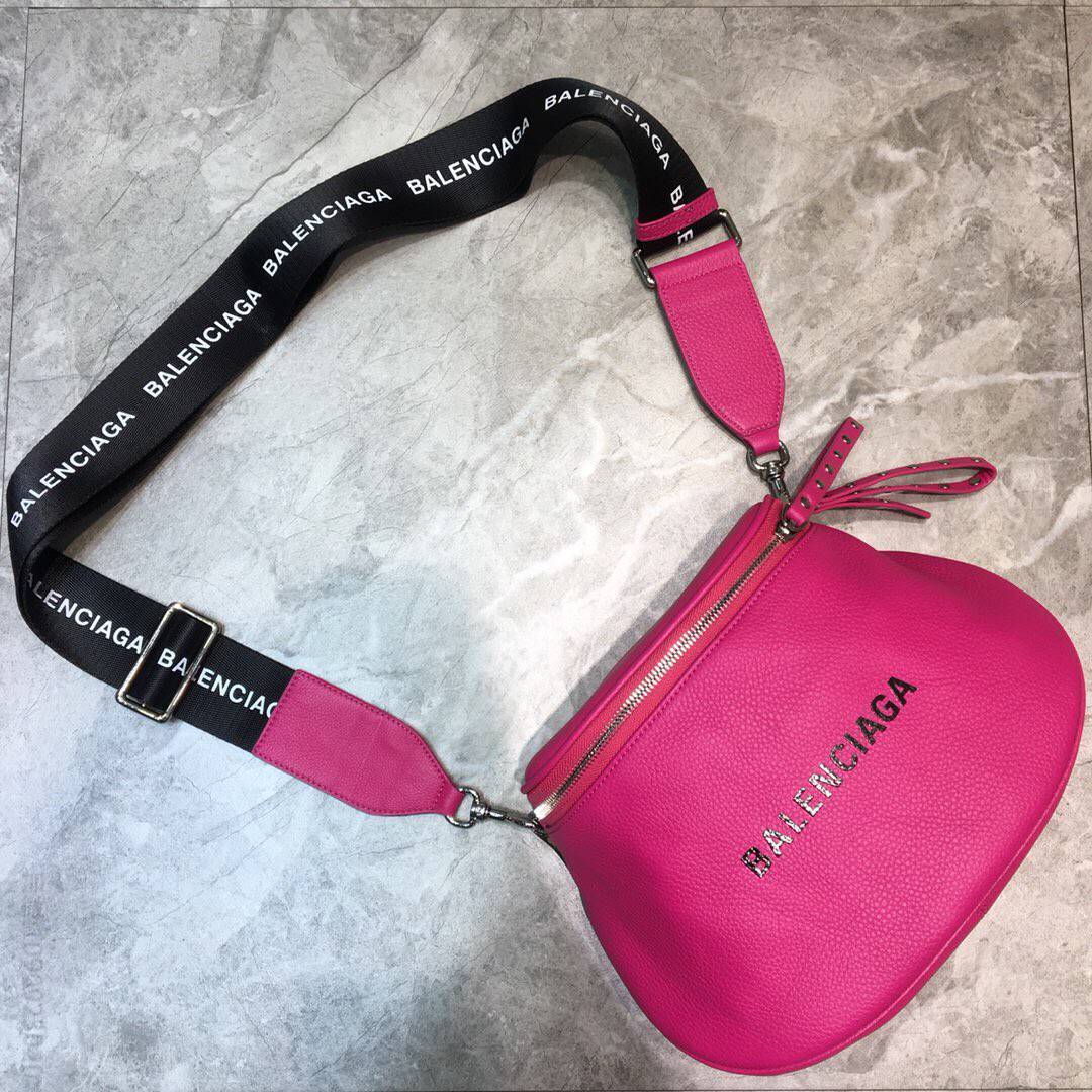 巴黎世家 Balenciaga玫红色斜挎包181012