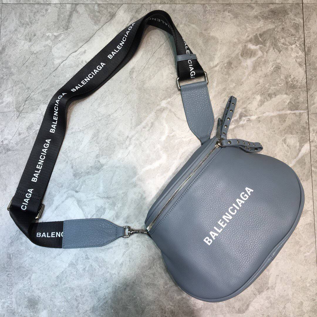 巴黎世家 Balenciaga亚麻蓝色斜挎包181012
