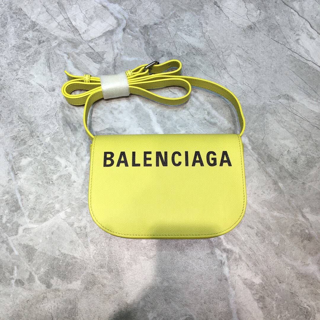 Balenciaga巴黎世家2023秋冬牛皮LOGO字母印花翻盖单肩斜挎包542207