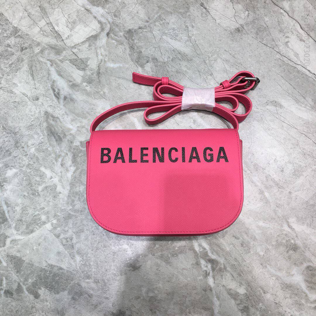 Balenciaga巴黎世家2023秋冬牛皮LOGO字母印花翻盖单肩斜挎包542207