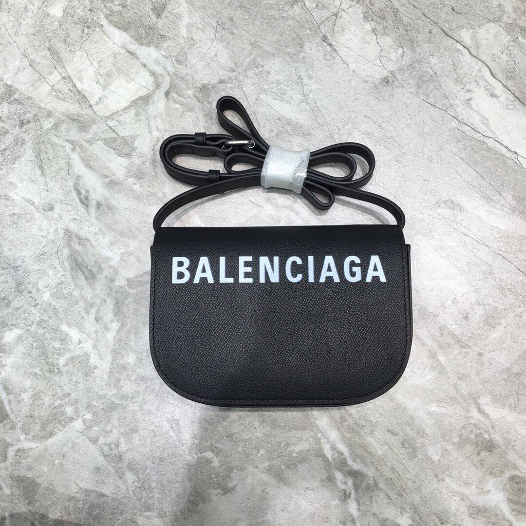 Balenciaga巴黎世家2023秋冬牛皮LOGO字母印花翻盖单肩斜挎包542207