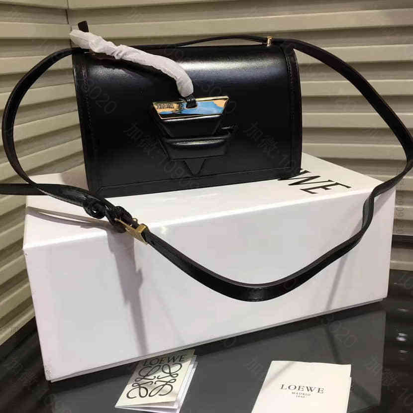 海外代购 罗意威(LOEWE) 巴塞罗纳 Barcelona Bag肩带三角...