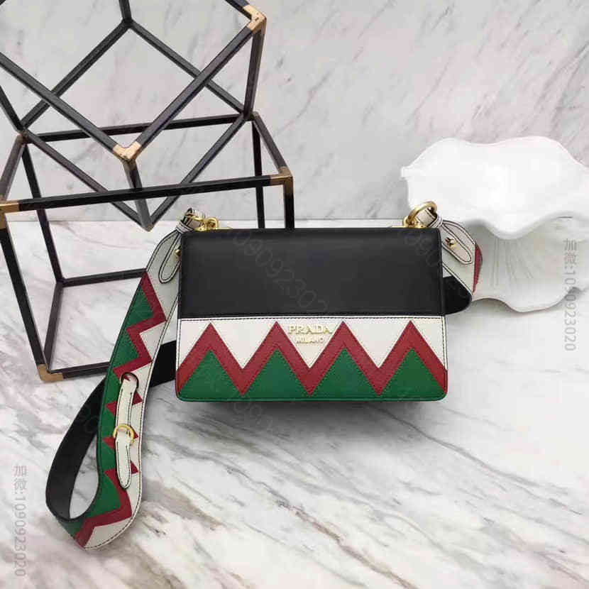 （普拉达）PRADA 2017最新爆款 纳帕十字纹牛皮翻盖单肩包1BD048