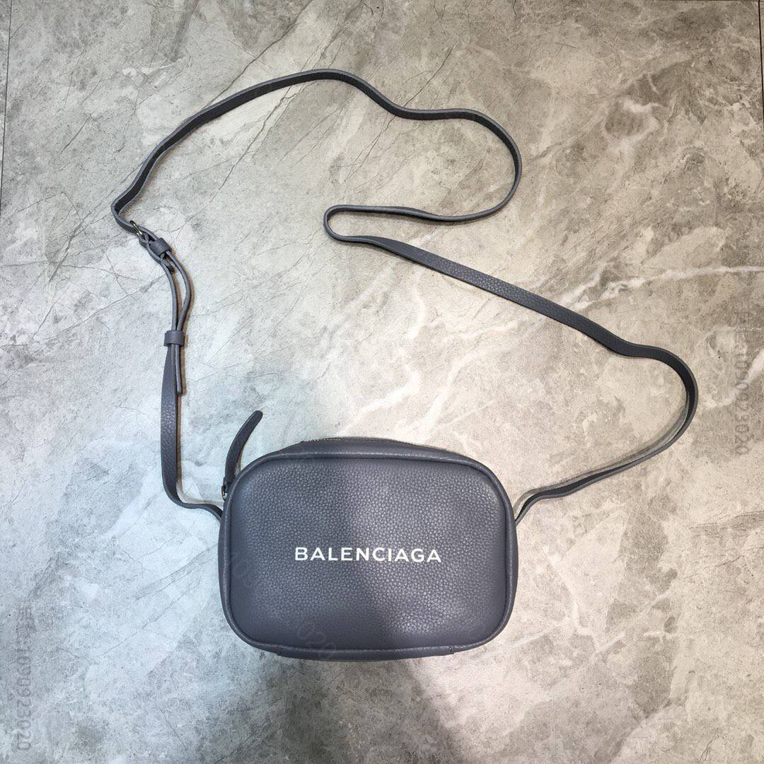 Balenciaga巴黎世家小号EVERYDAY相机包812