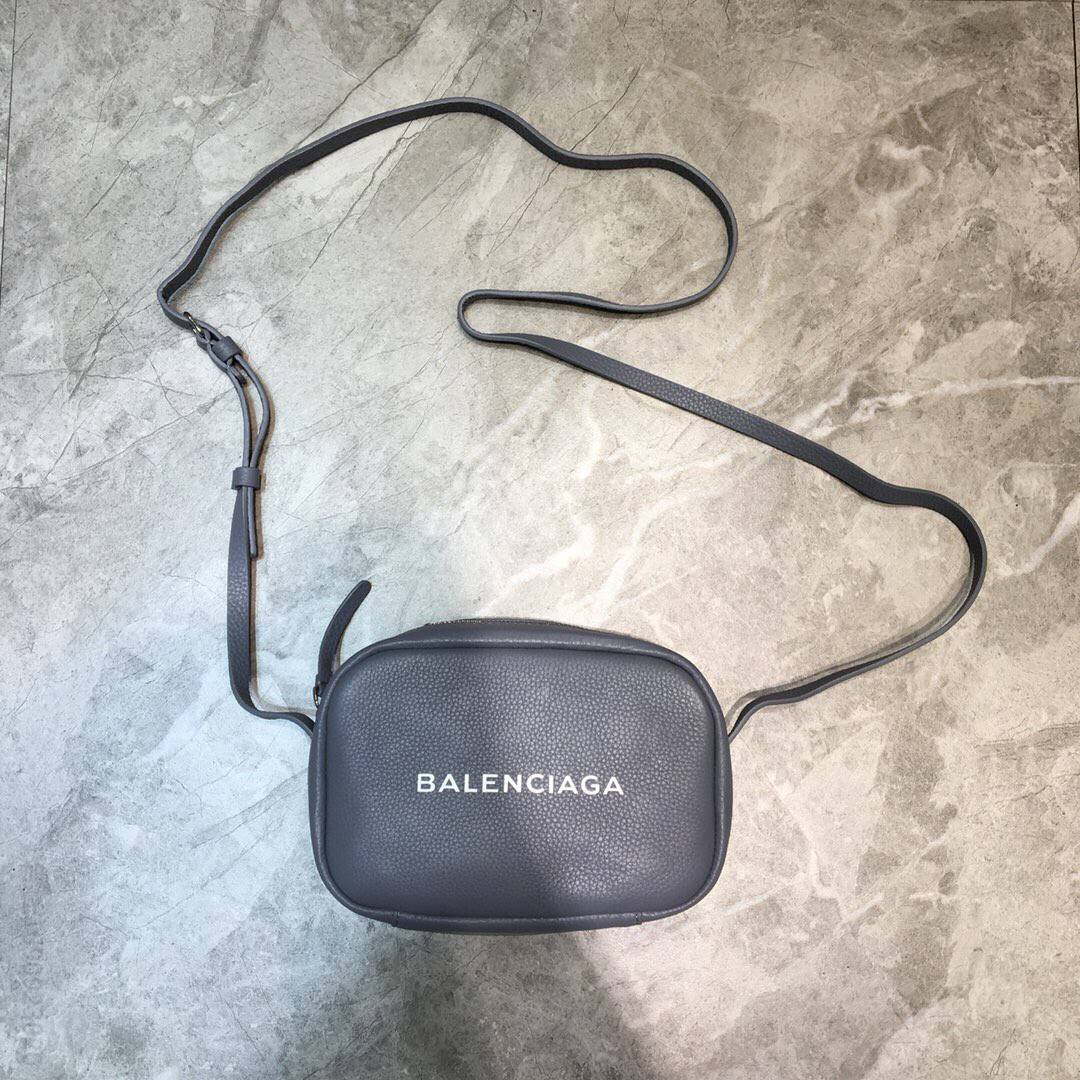 Balenciaga巴黎世家小号EVERYDAY相机包812