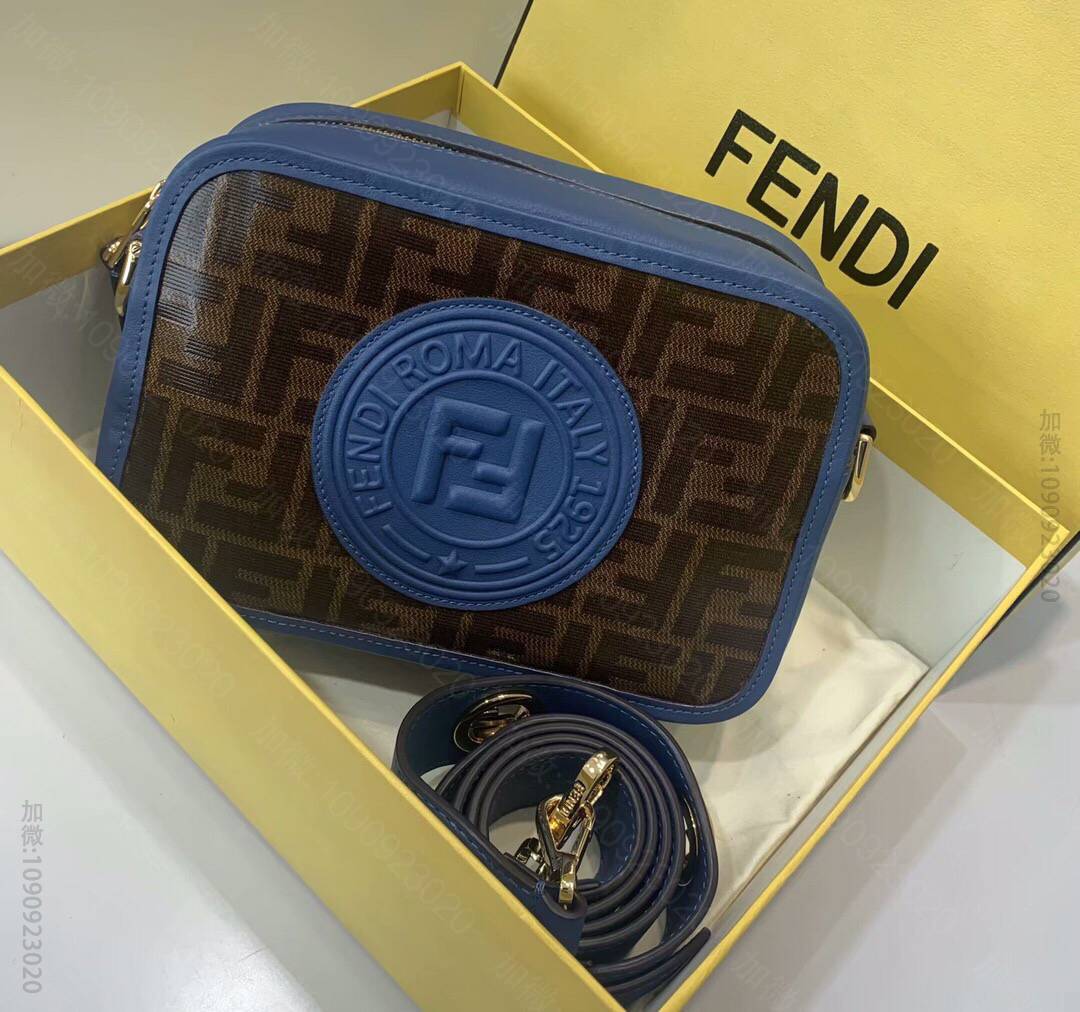 FENDI芬迪单拉链口袋设计单肩斜挎包0189BL