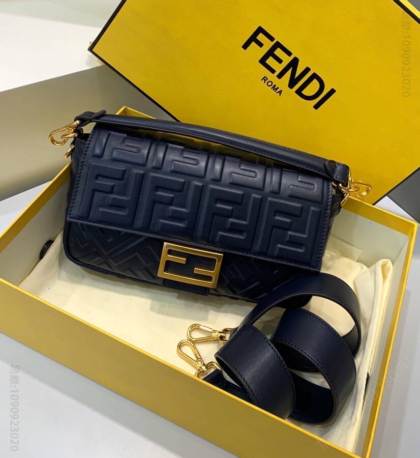 FENDI芬迪baguette翻盖手袋0135