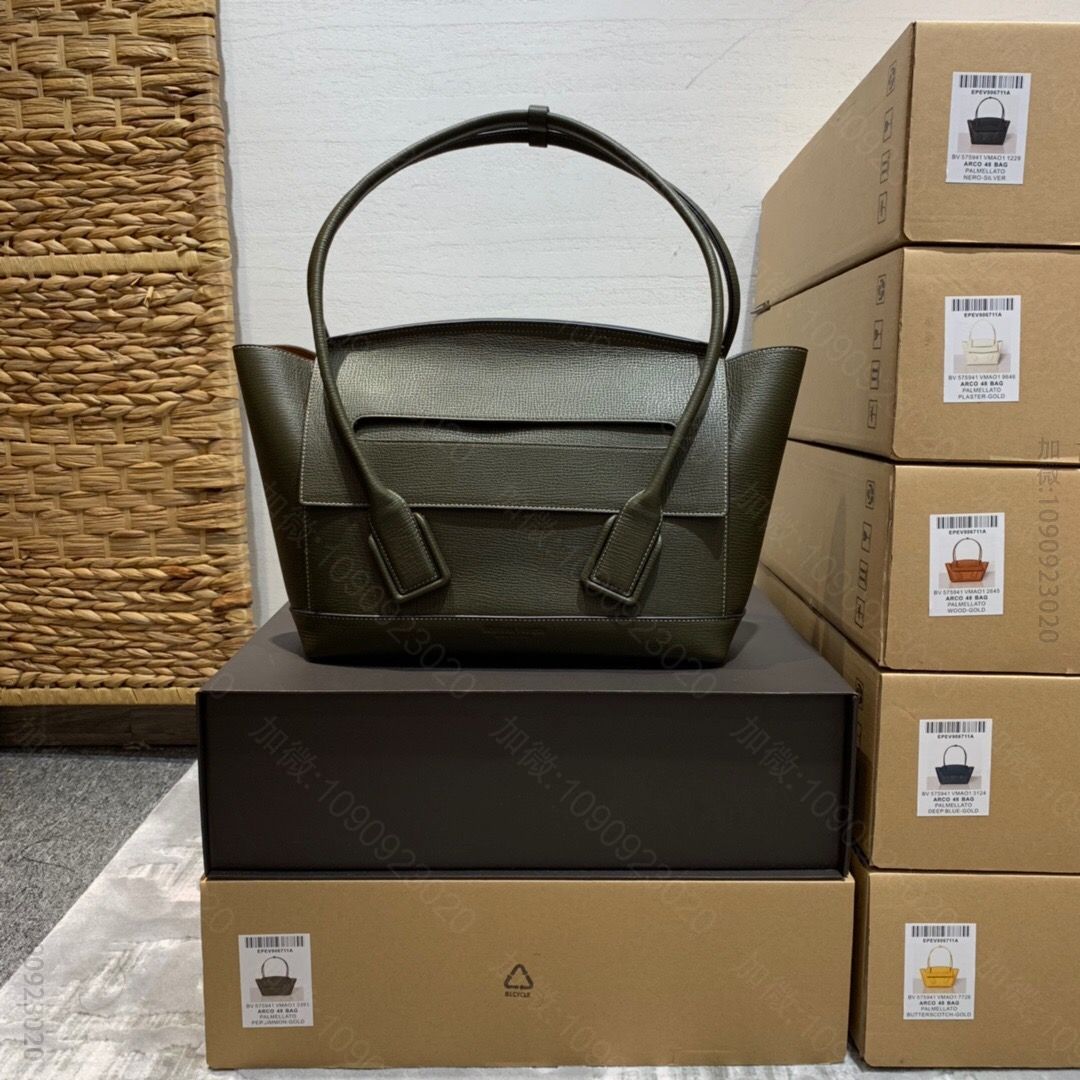 BV BottegaVeneta ARCO 48 手掌纹小牛皮手提包 575...