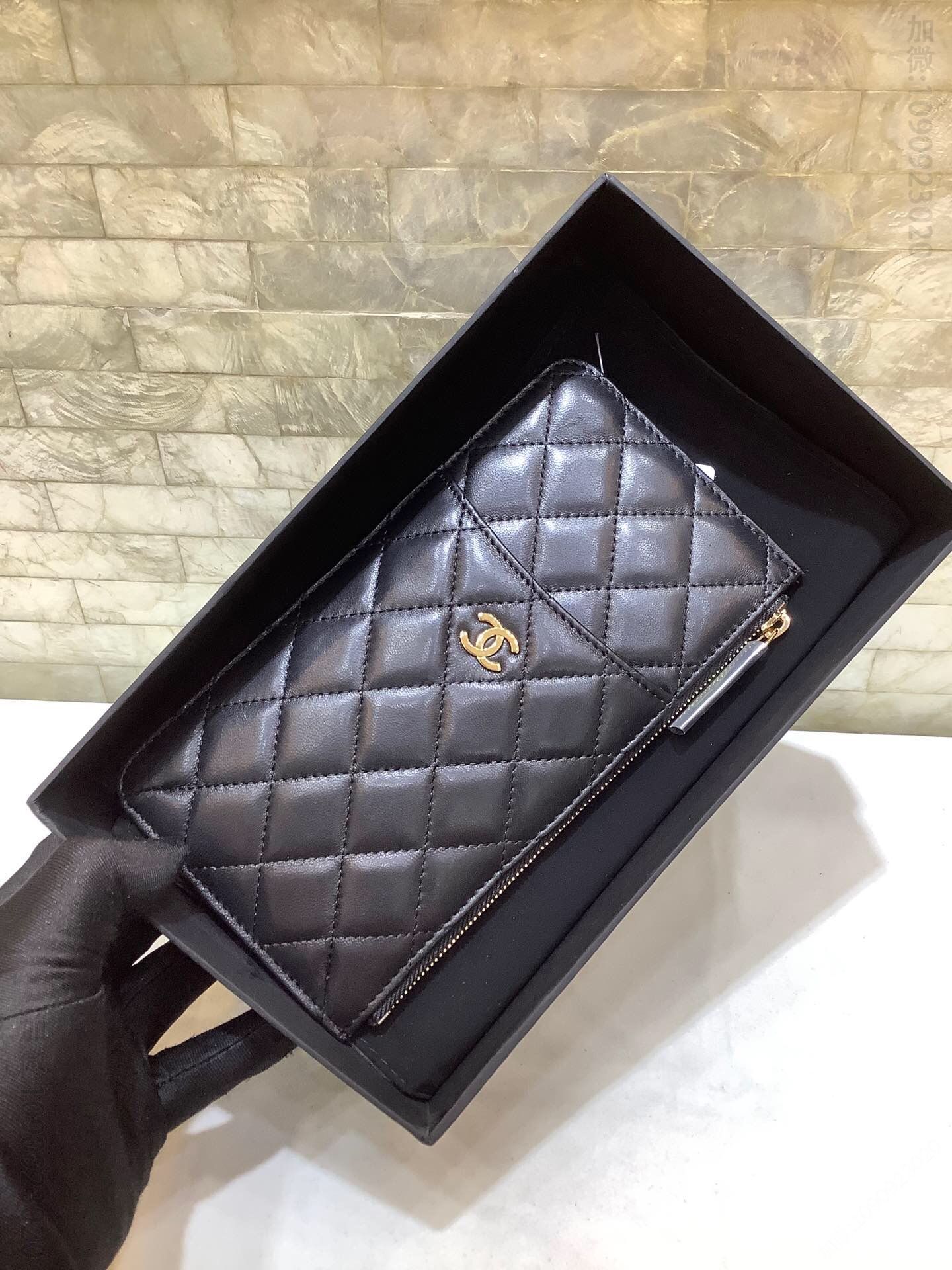 Chanel/香奈儿 2023新品经典款进口羊皮和球纹菱格纹双C手机包 卡包 A84402