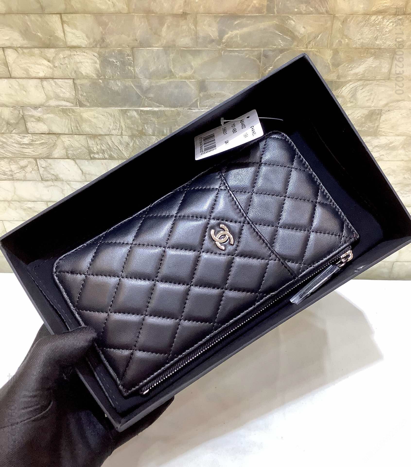 Chanel/香奈儿 2023新品经典款进口羊皮和球纹菱格纹双C手机包 卡包 A84402