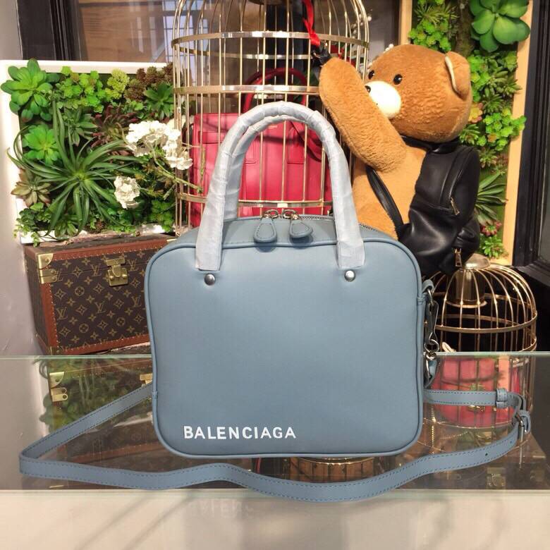 Balenciaga巴黎世家新款压印logo手提单肩斜挎包