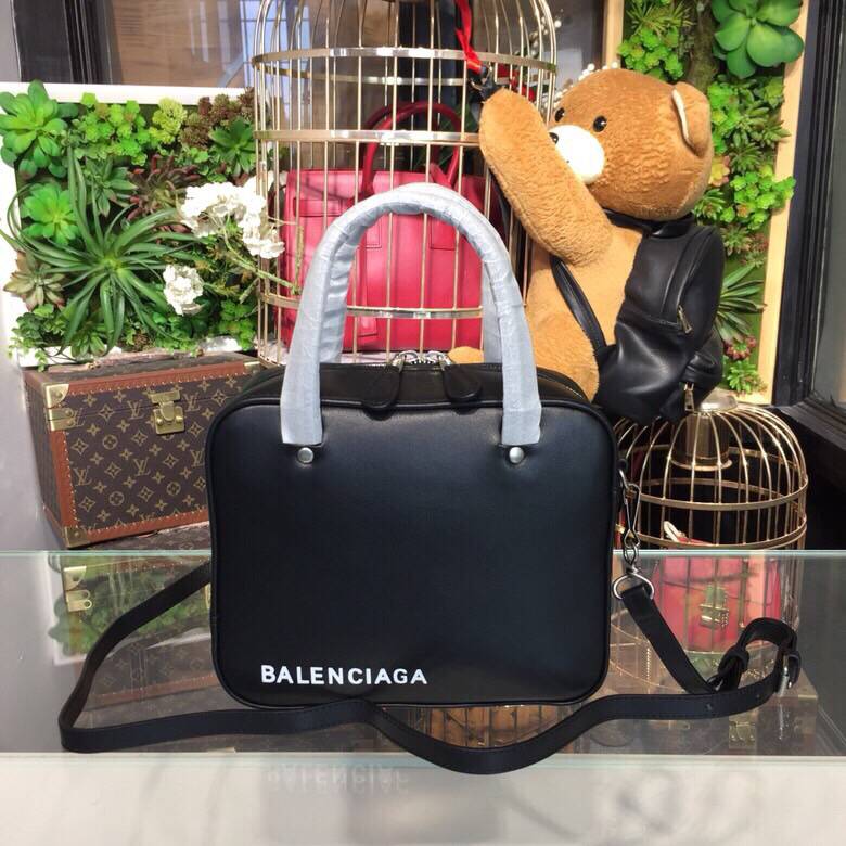 Balenciaga巴黎世家新款压印logo手提单肩斜挎包