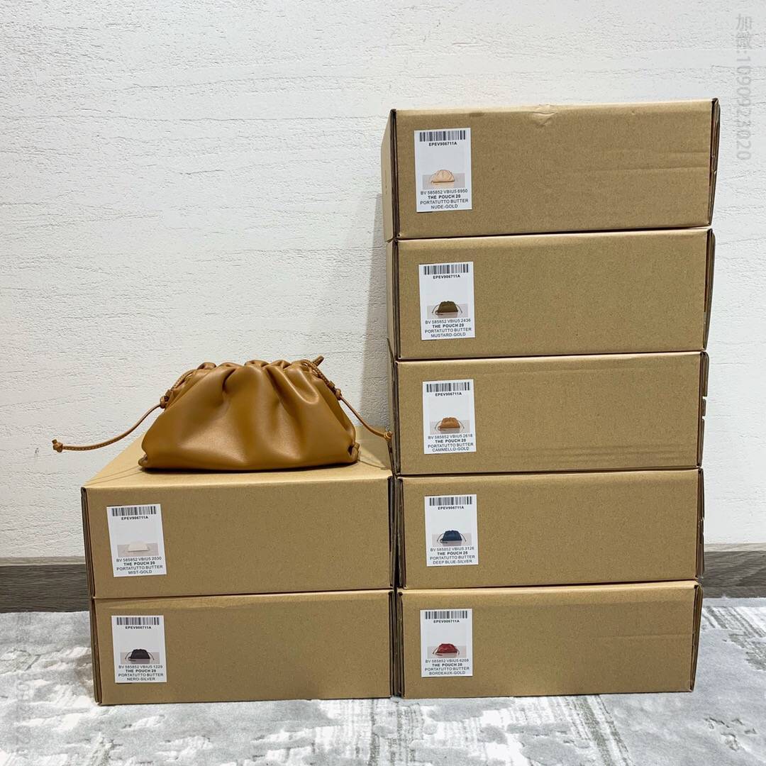 BV BottegaVeneta POUCH 20 斜挎手拿包云朵包 585852焦糖色