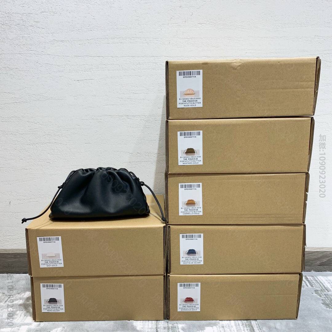 BV BottegaVeneta POUCH 20 斜挎手拿包云朵包 585...