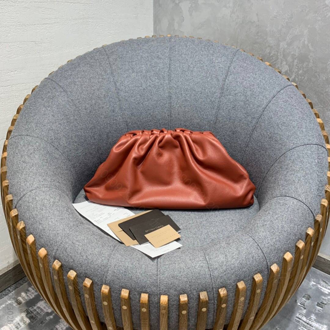 BV BottegaVeneta POUCH 40 手拿包云朵包 57622...
