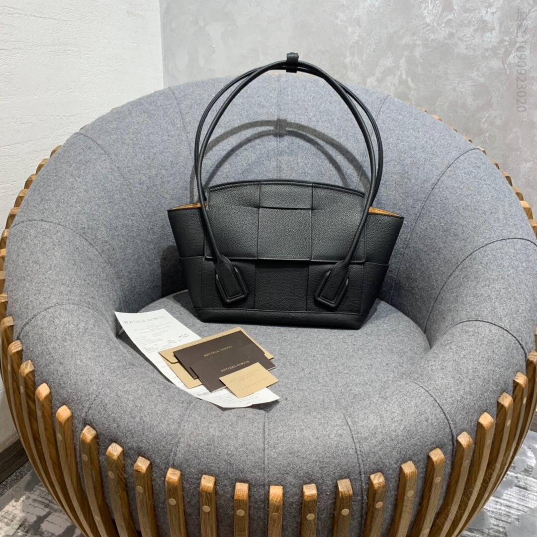BV BottegaVeneta ARCO 33手袋 荔枝纹编织手提包 575943黑色