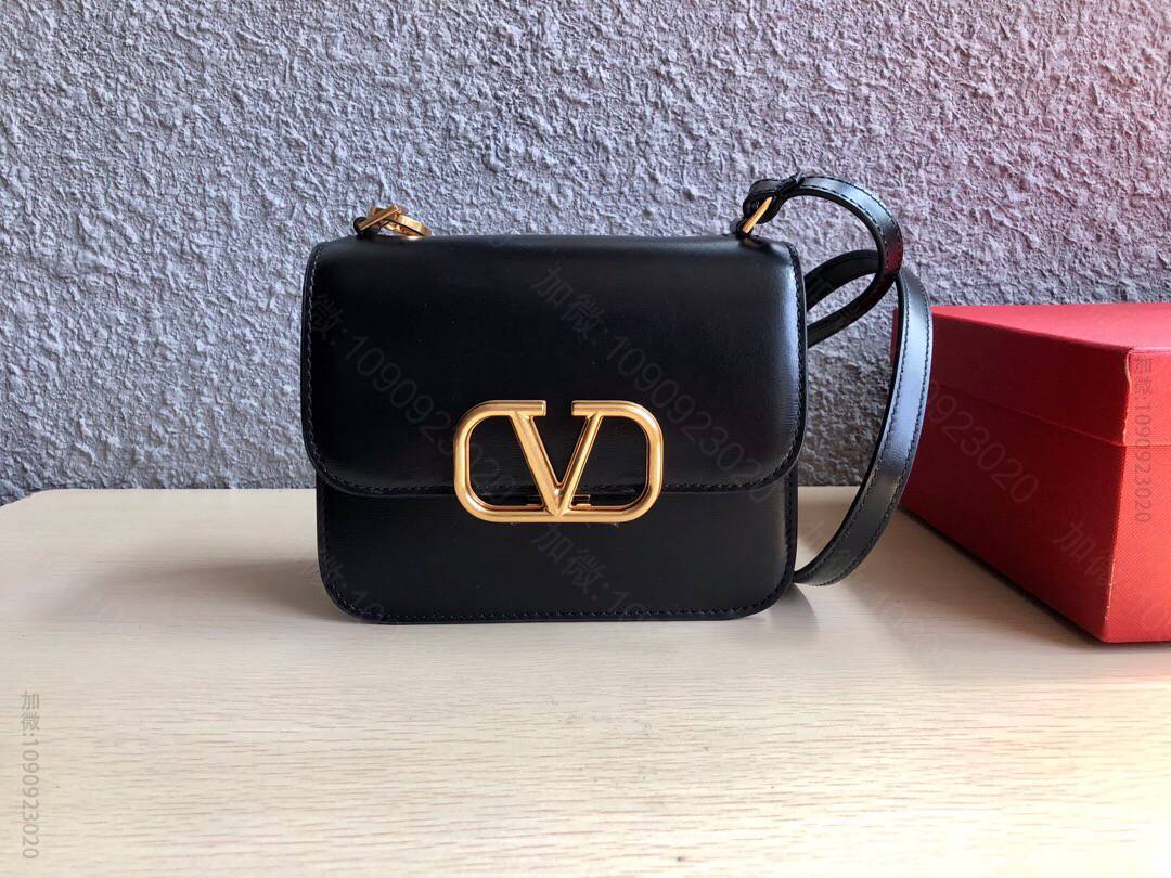 华伦天奴Valentino大V金扣复古进口牛皮单肩包0074S