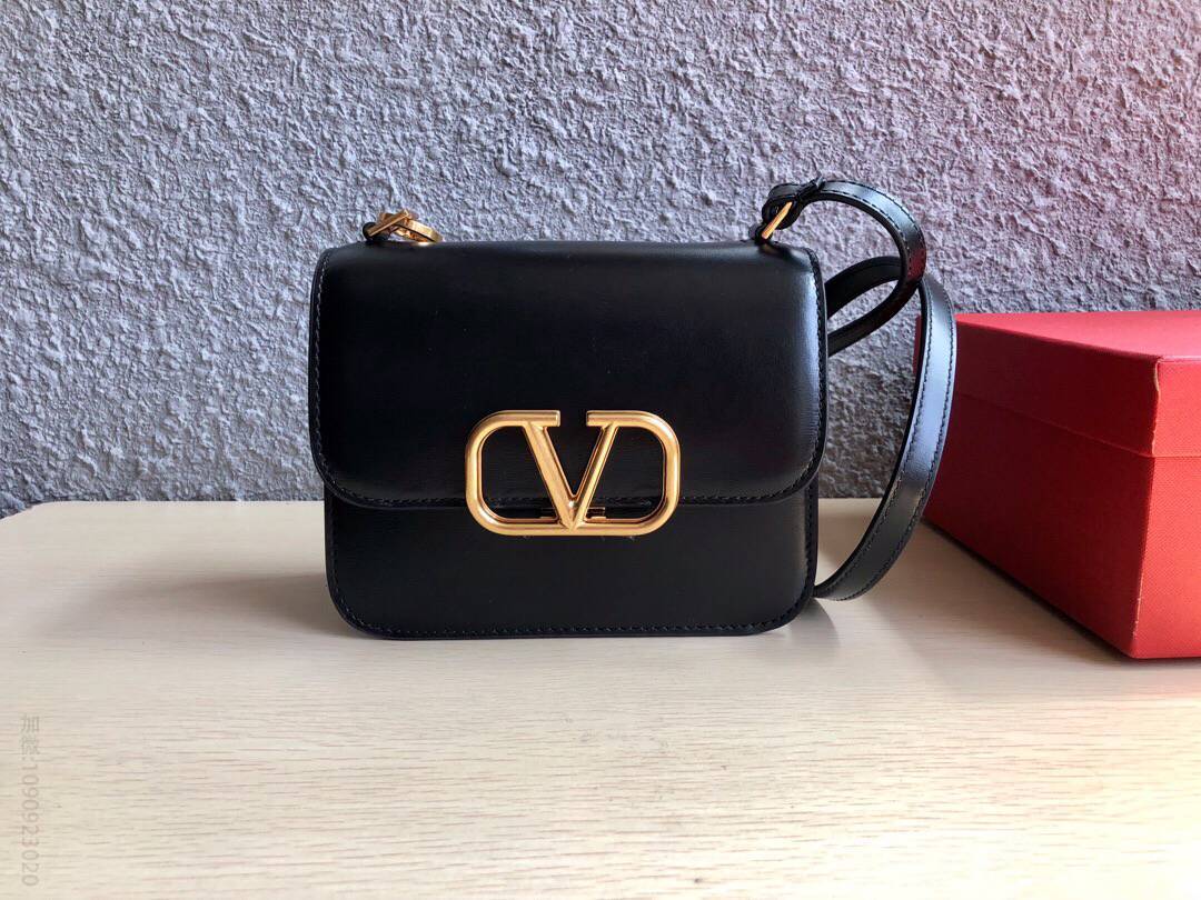 华伦天奴Valentino大V金扣复古进口牛皮单肩包0074S
