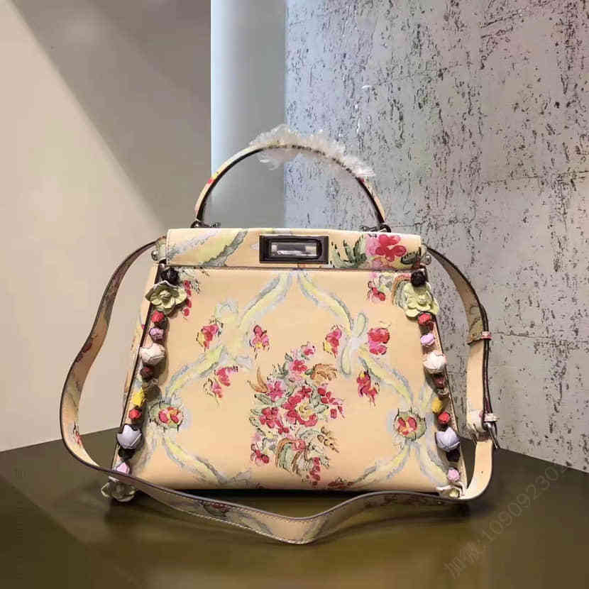 芬迪FENDI 女士奶油白色花朵印花蕾PEEKABOO皮革包袋 8BN290