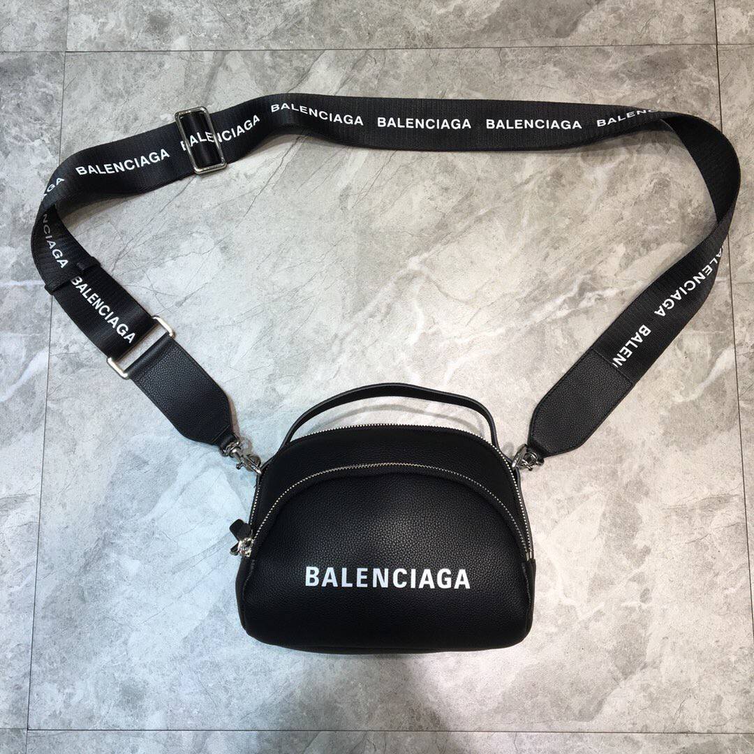 Balenciaga巴黎世家小牛皮材质可调节可拆卸斜挎肩带斜挎包016