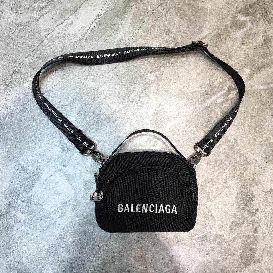 Balenciaga巴黎世家小牛皮材质可调节可拆卸斜挎肩带斜挎包016