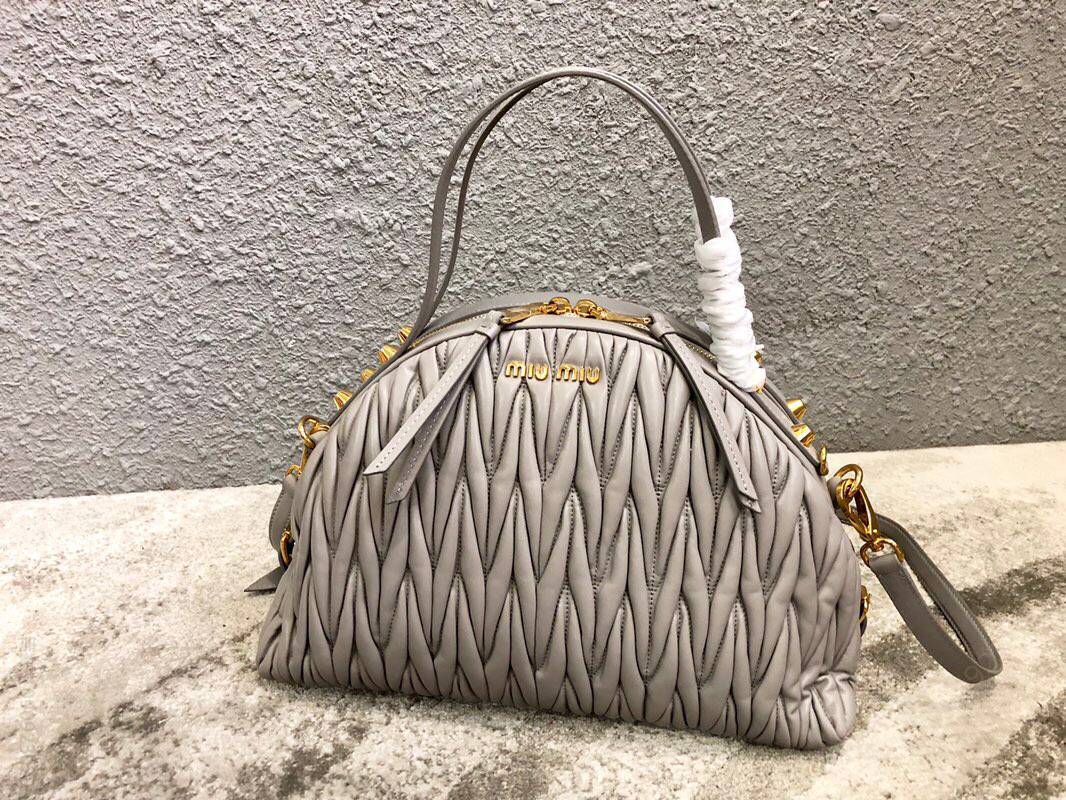 MIUMIU缪缪顶级进口Matelasse小羊皮材质月牙包5BB034