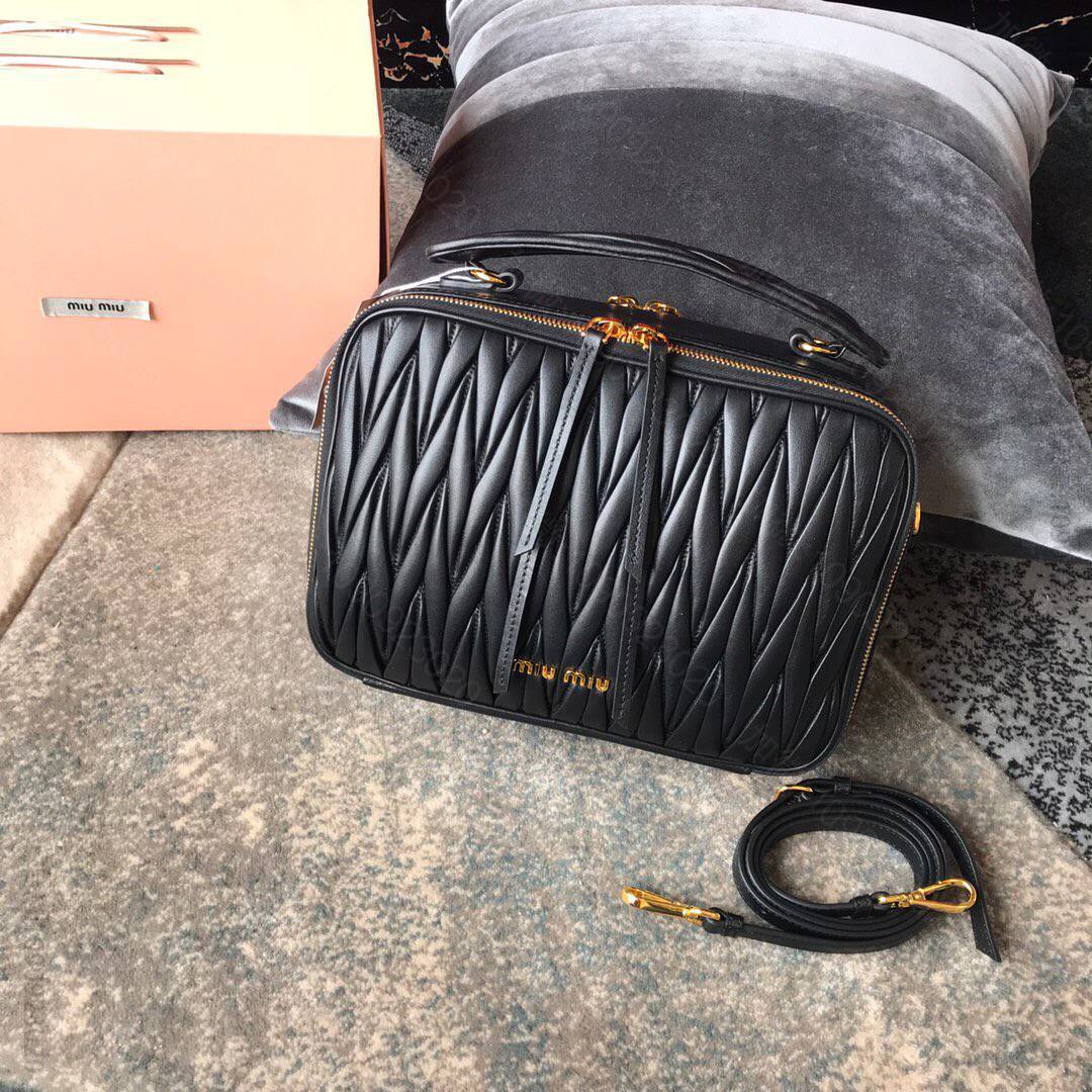 MIUMIU缪缪顶级进口小羊皮专柜最新公文包5VT003