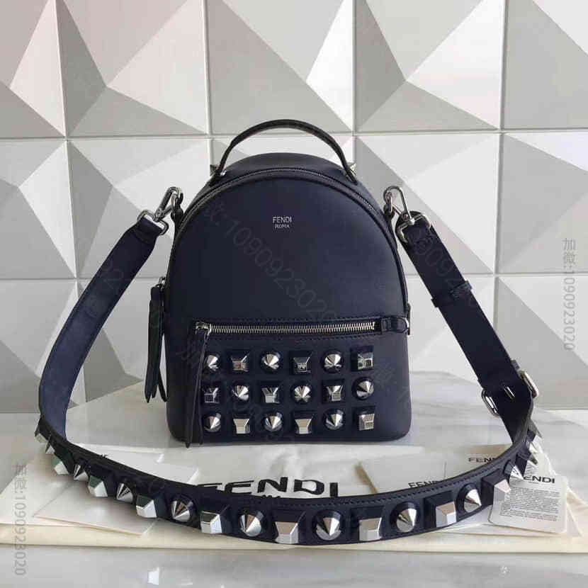 芬迪FENDI女士BACKPACK银铆钉深蓝色小牛皮双肩背包 8BT281