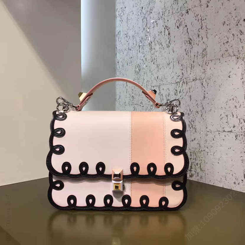 FENDI 2017时装秀款粉色中号波纹KAN I手袋 8BT283