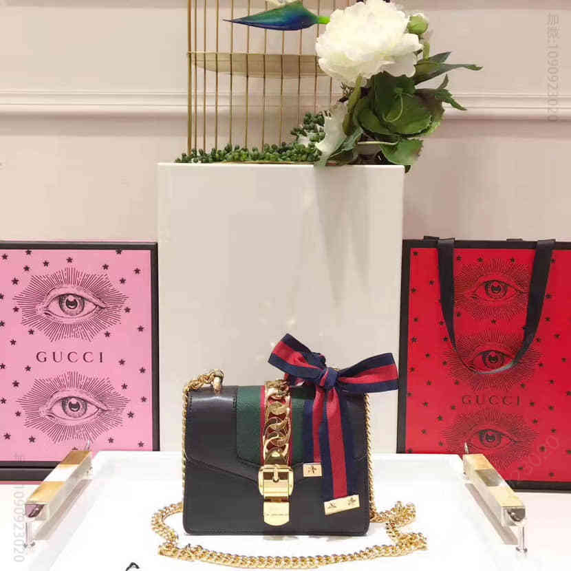 Gucci古驰 Sylvie 真皮迷你链条手袋431666