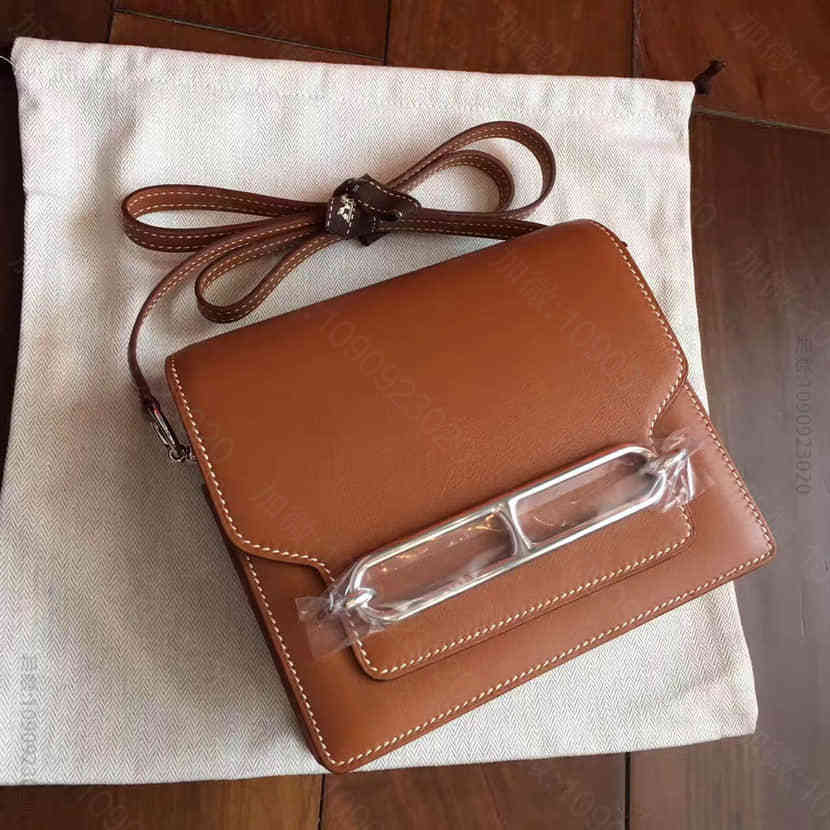 H26760_爱马仕女士斜跨包 爱马仕Hermes Roulis土黄银扣swif皮猪鼻子邮差包19cm