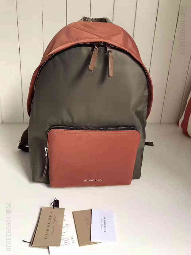 Burberry 博柏利 House 格纹拼皮革功能性双肩包 40396591